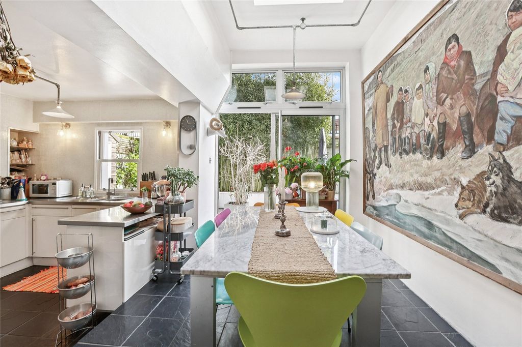 Property photo 3 of 20 Dining Area