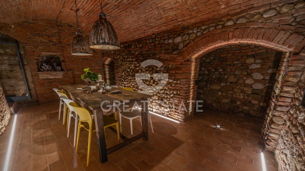 Property photo 2 of 7 Exteriors