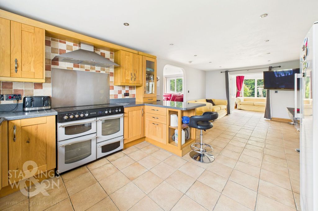 Property photo 3 of 38