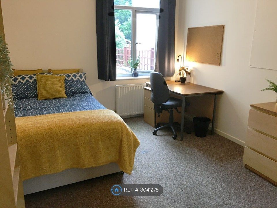 Property photo 1 of 7 Room 2