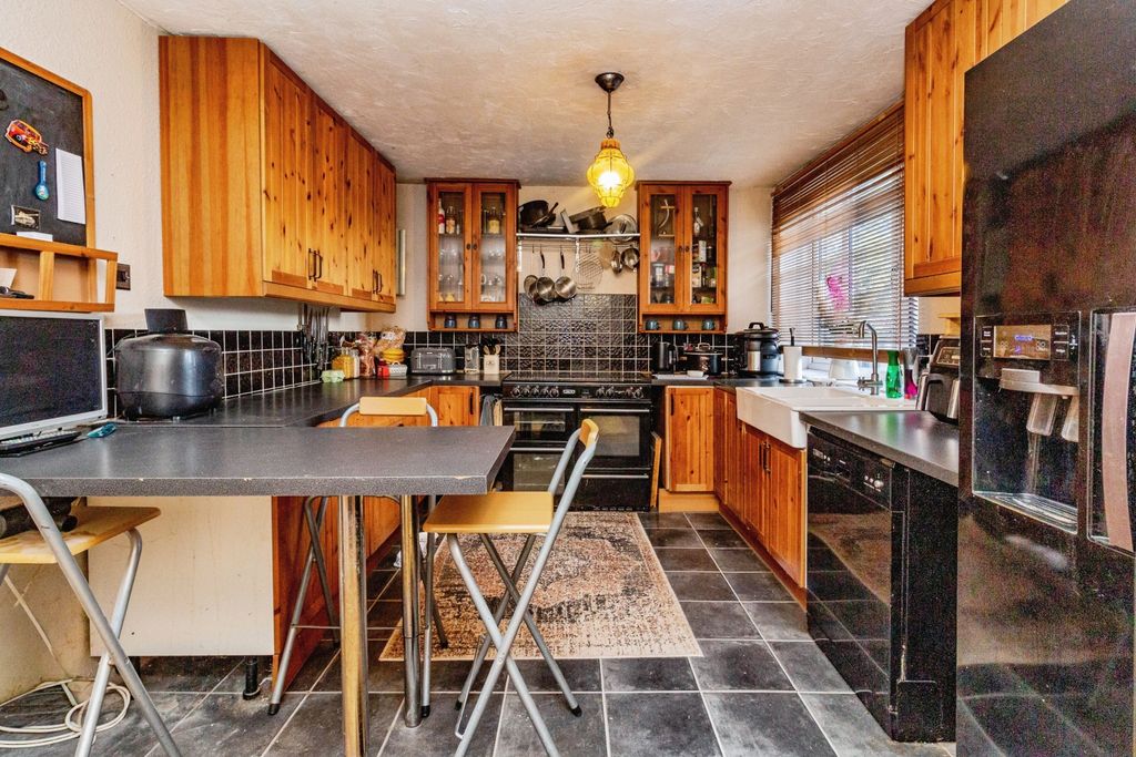 Property photo 2 of 15 Kitchen