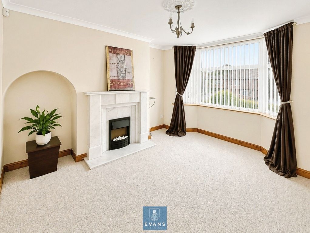 Property photo 3 of 11 Lounge