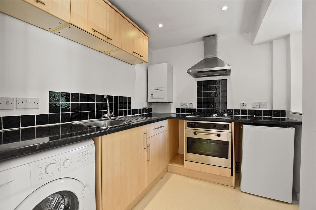 Property photo 2 of 6 B914F70F-A092-4554-B742-B17d5Bf0887Arhmsr - 21 Add