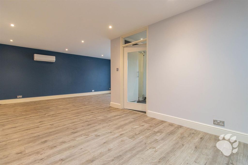 Property photo 2 of 24 Lounge/Diner