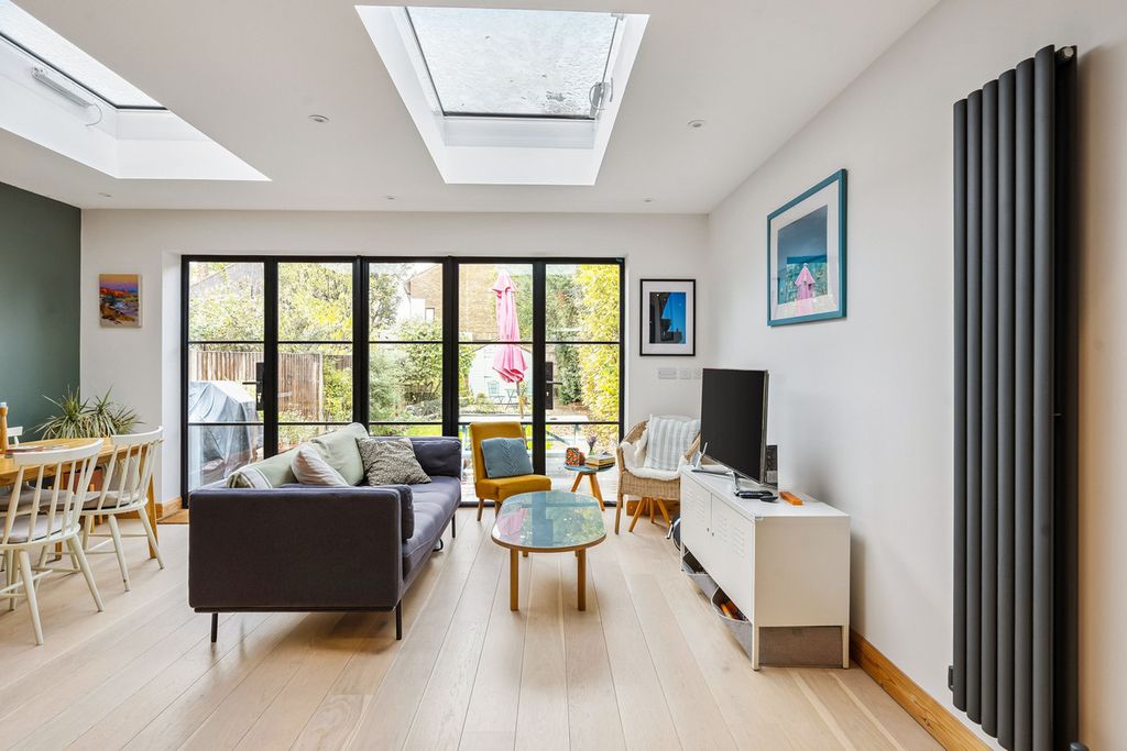 Property photo 2 of 21