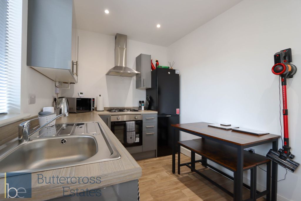 Property photo 3 of 12 Kitchen