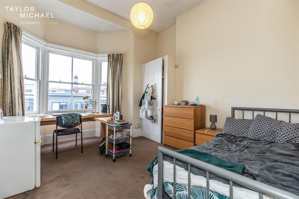 Property photo 1 of 7 Bedroom