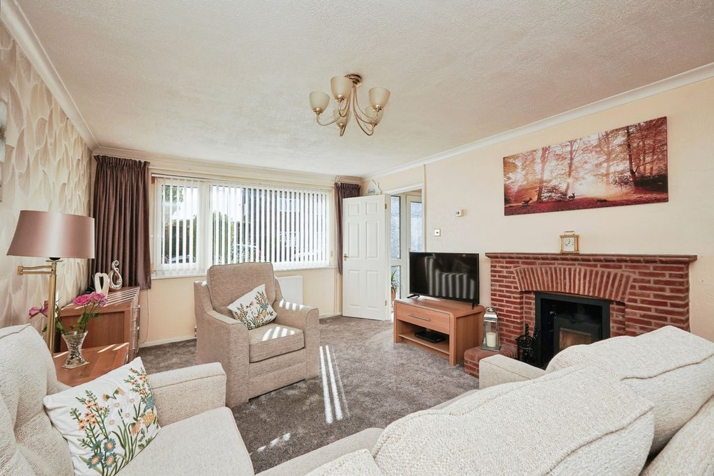 Property photo 3 of 17 Photo