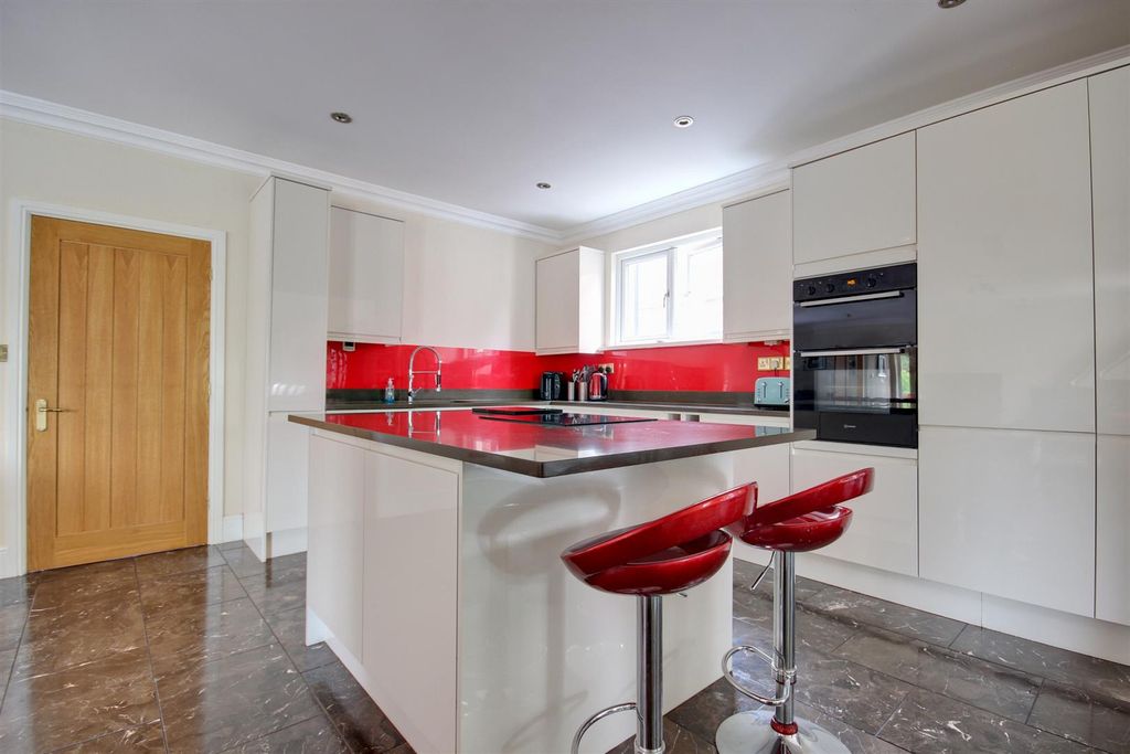 Property photo 2 of 23 The Paddock (19).Jpg