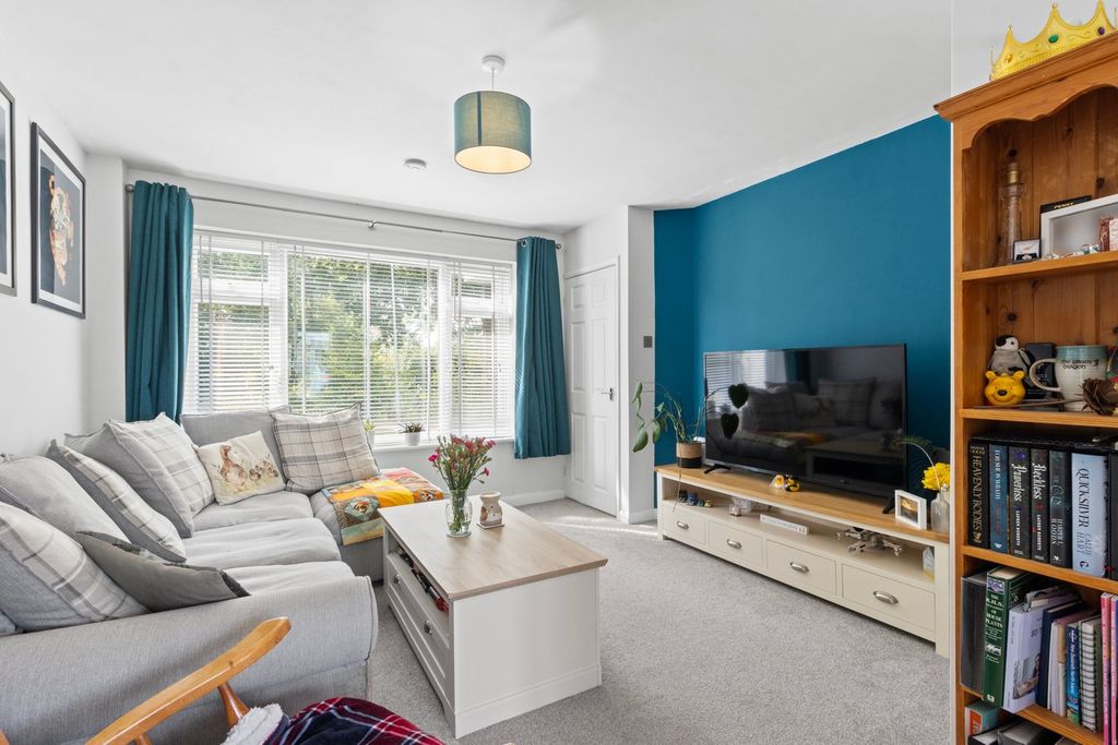 Property photo 1 of 32