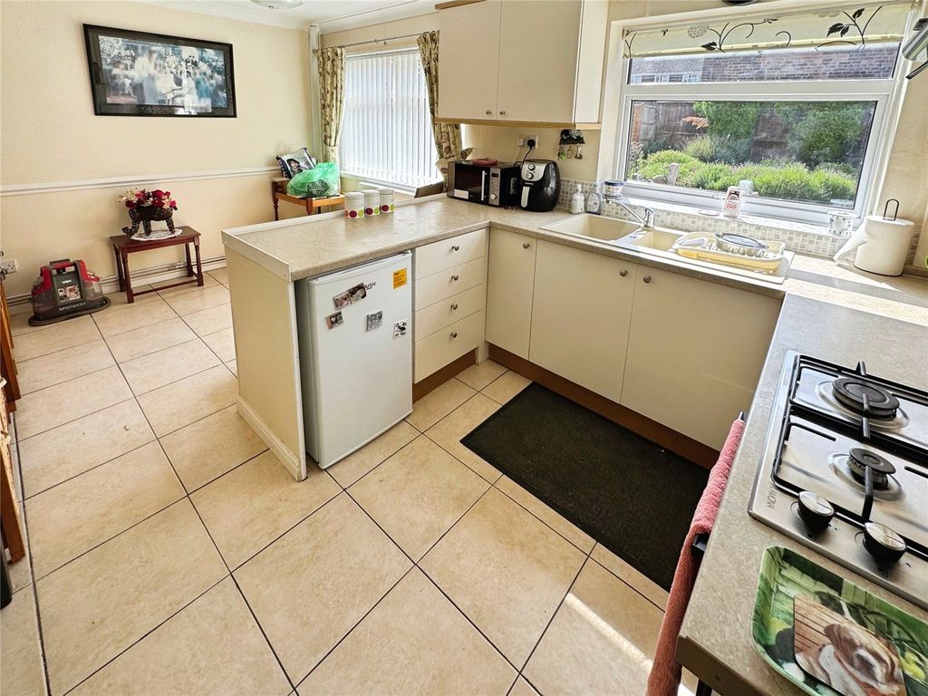 Property photo 3 of 10 Kitchen/Dining Room