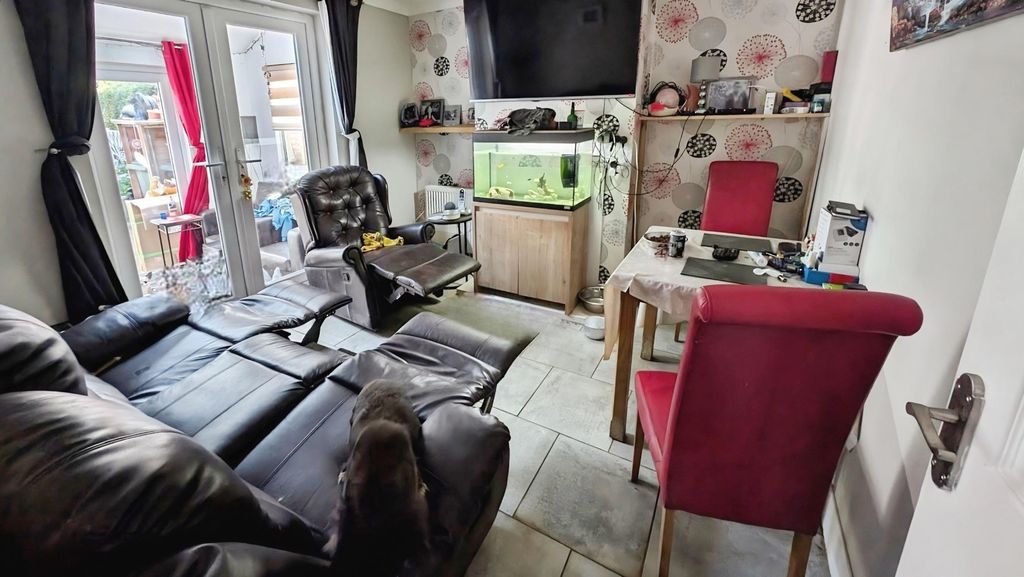 Property photo 3 of 17 Pbox-Study-344893.Jpg