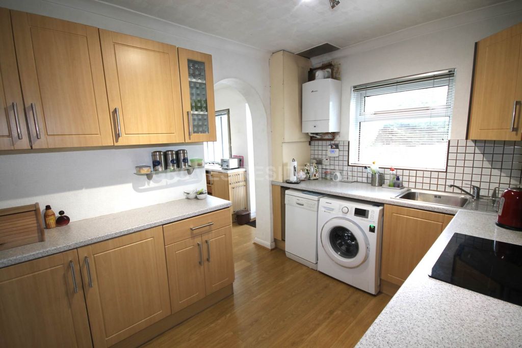 Property photo 2 of 23