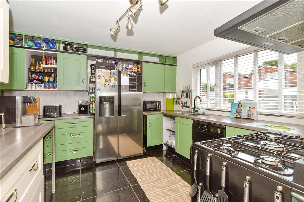 Property photo 2 of 21 Kitchen