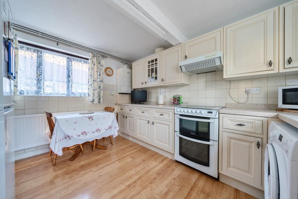 Property photo 3 of 19 Kitchen