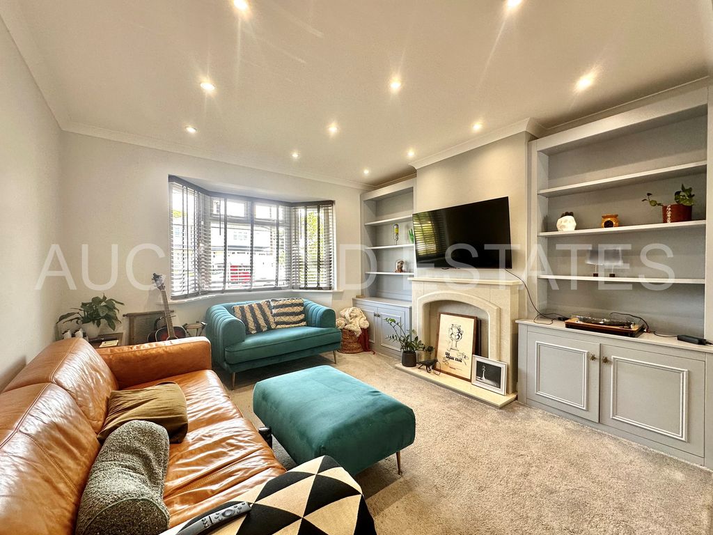 Property photo 2 of 17
