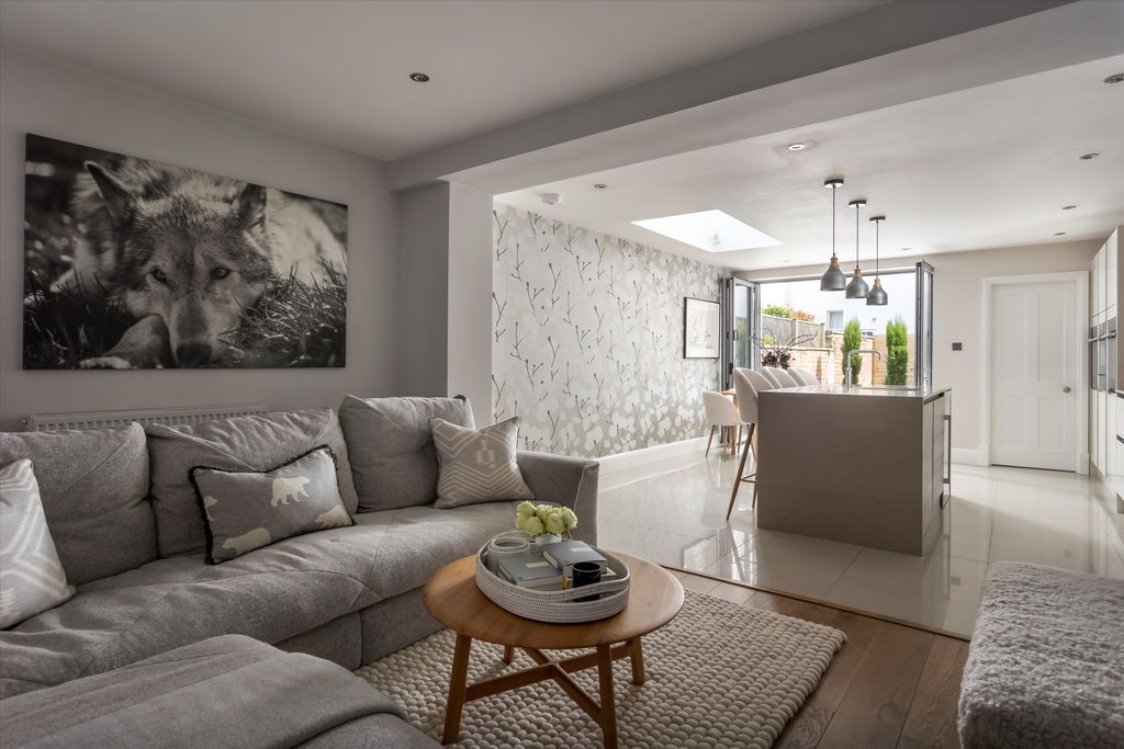 Property photo 3 of 18 Image