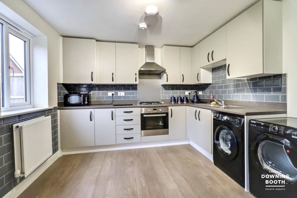 Property photo 2 of 24