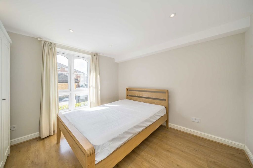 Property photo 3 of 6