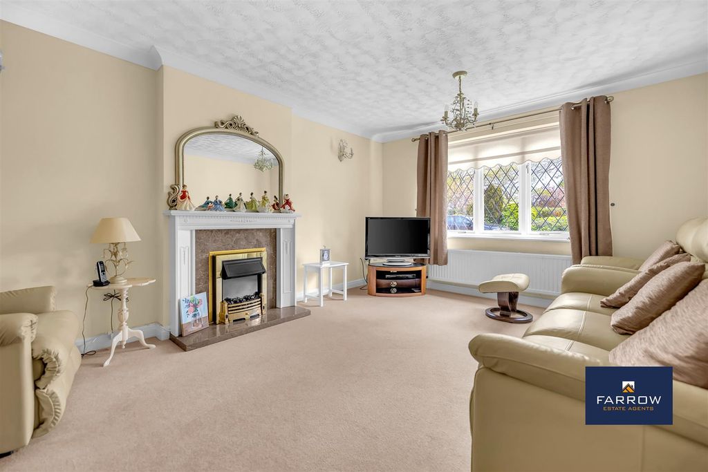 Property photo 3 of 30 Living Room