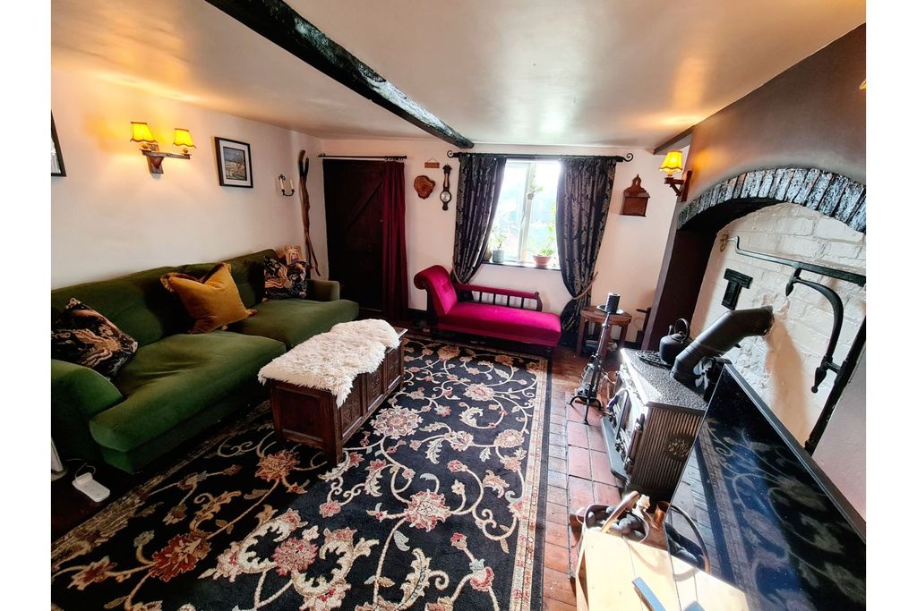 Property photo 3 of 11