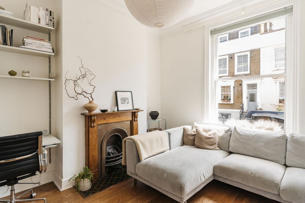 Property photo 1 of 9 Warneford Street E9