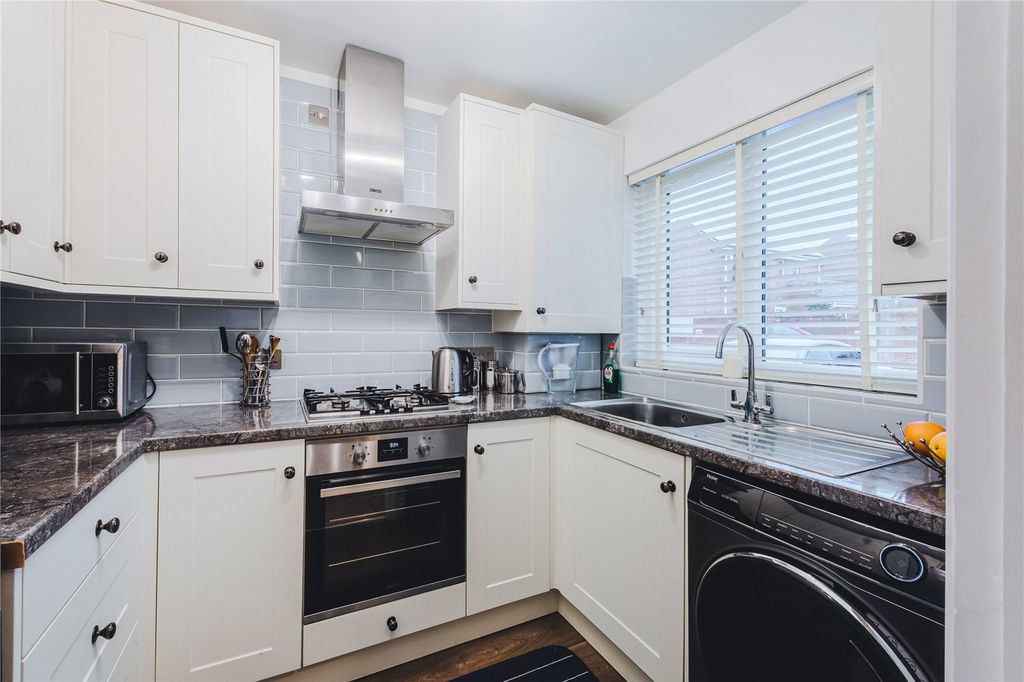 Property photo 2 of 15 Picture No. 14