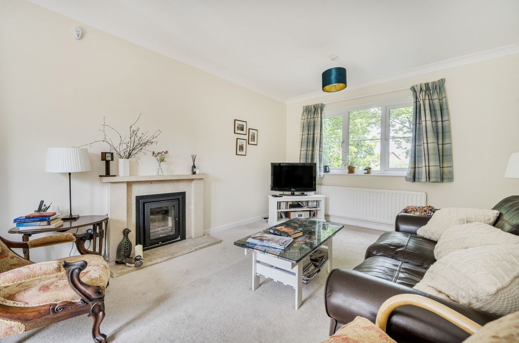 Property photo 2 of 14 1318365-10-6863F3...