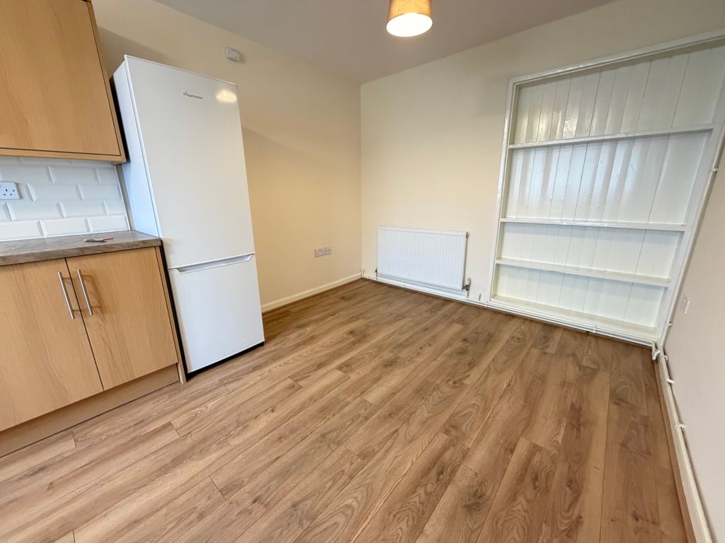 Property photo 3 of 17 Image