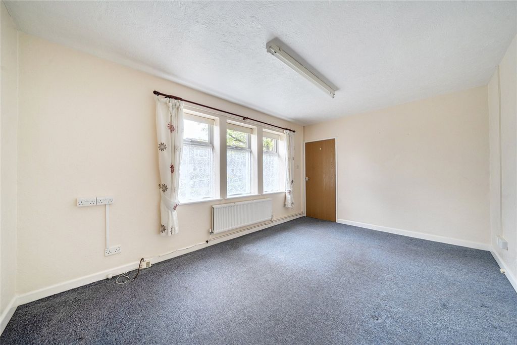 Property photo 2 of 20 Picture No. 11
