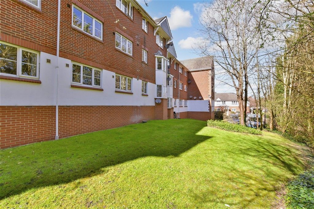 Property photo 2 of 8 Communal Gardens