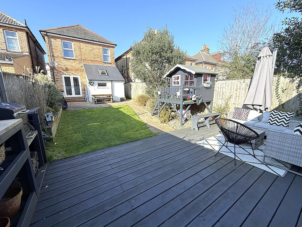 Property photo 2 of 28