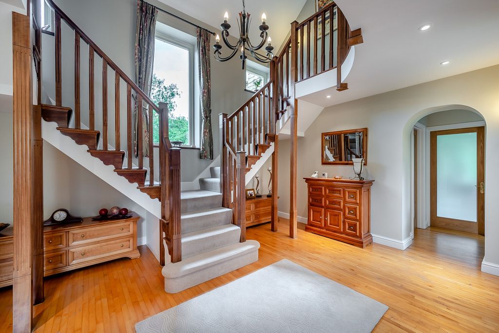 Property photo 3 of 49