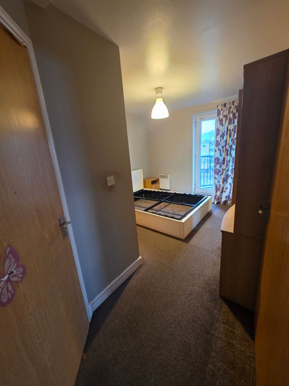 Additional image 5 of 1 bed flat to rentArgent Street, Grays RM17