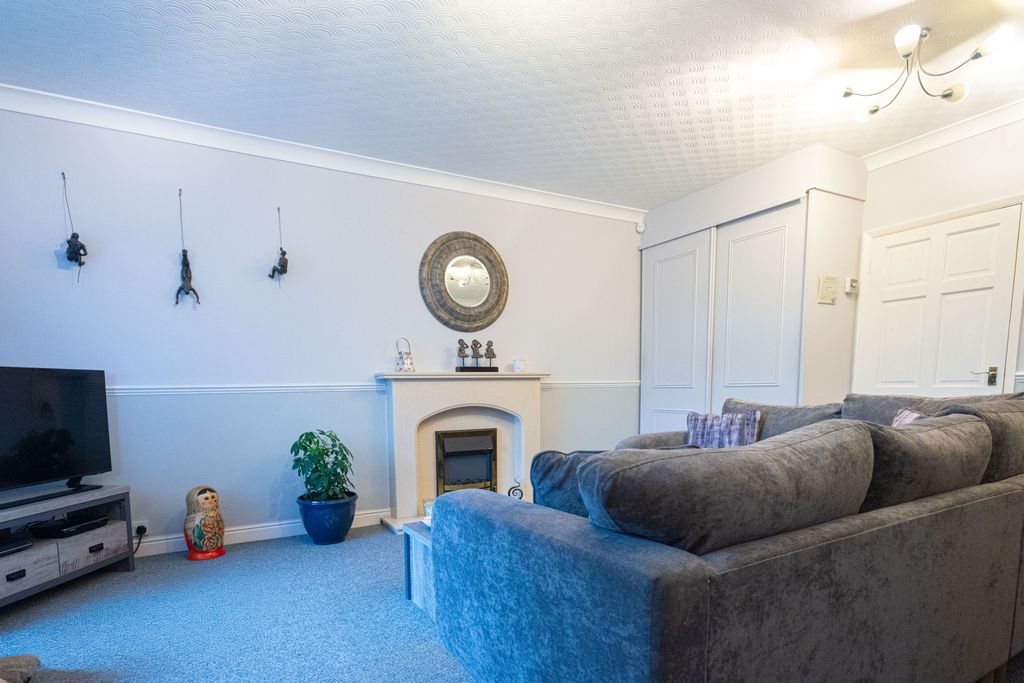 Property photo 3 of 33