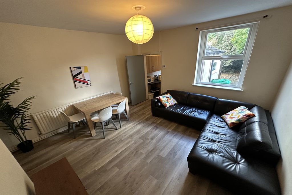 Property photo 1 of 13 (Main)