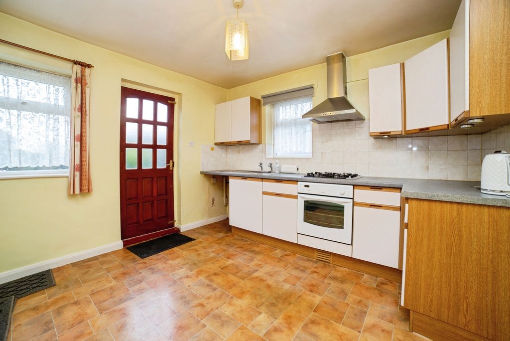 Property photo 2 of 19 Kitchen