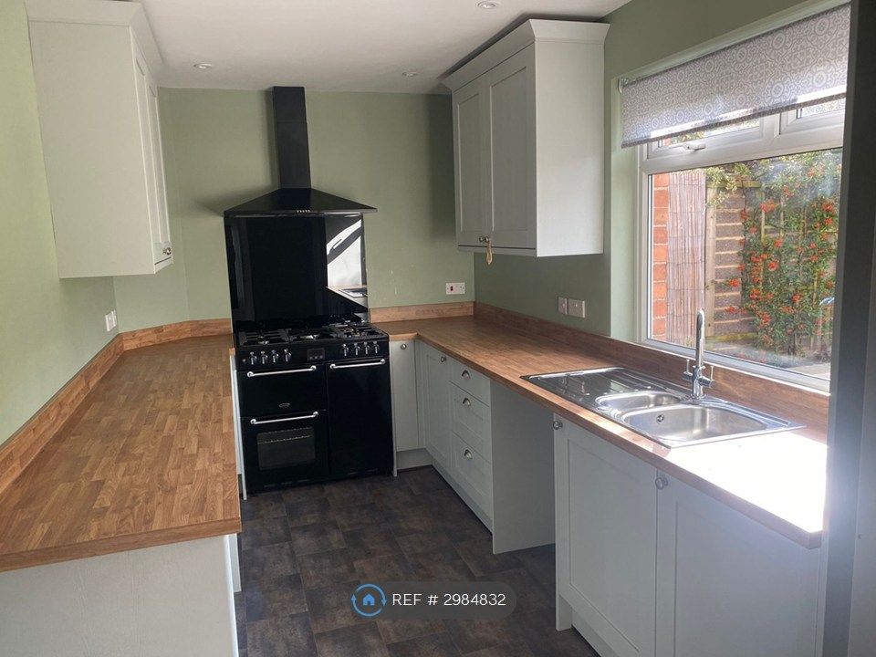 Property photo 2 of 10 Kitchen