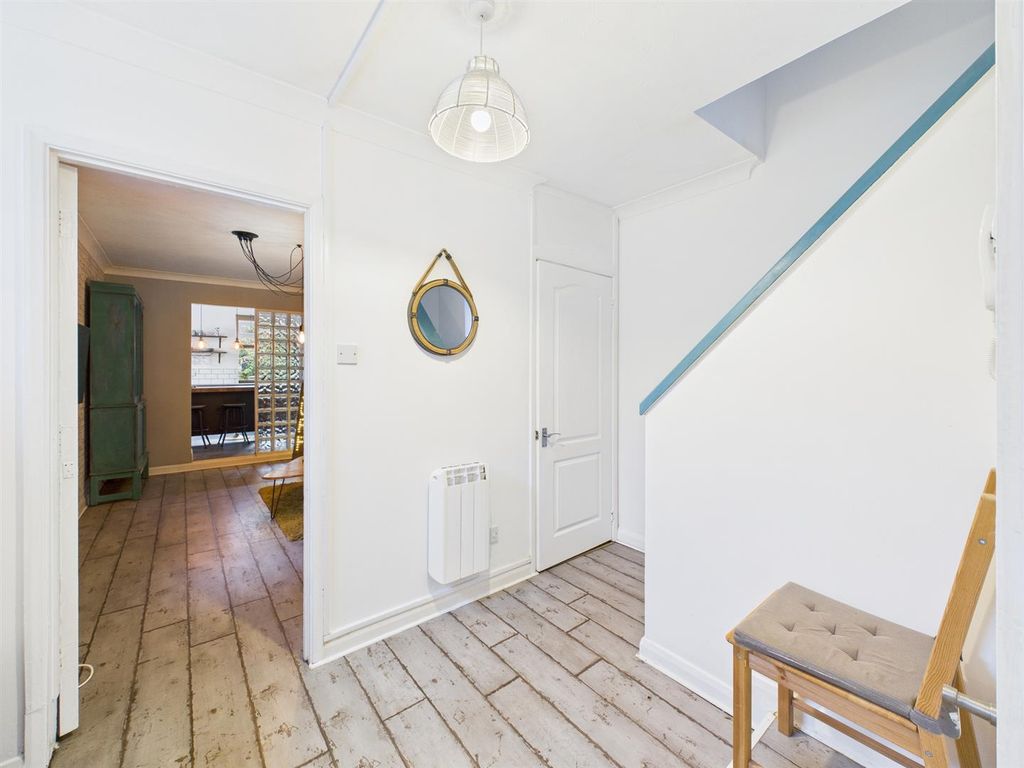 Property photo 3 of 11 Entrance Hall