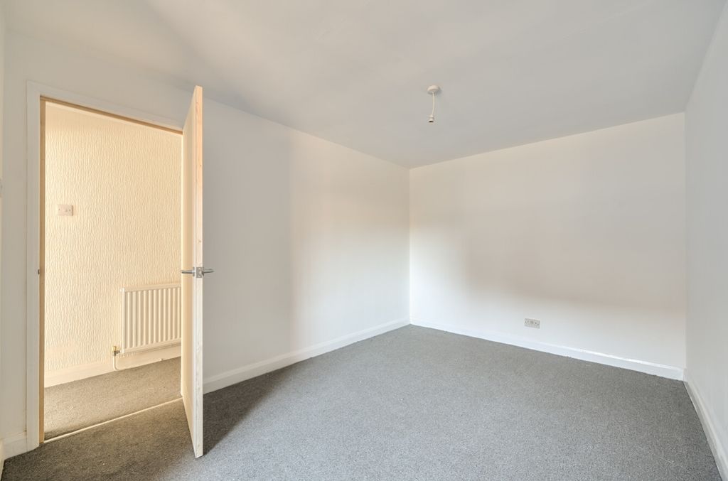 Additional image 7 of 1 bed flat for saleTorrington Street, Grimsby, Lincolnshire DN32