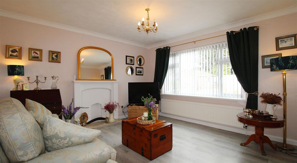 Property photo 2 of 11 Living Room