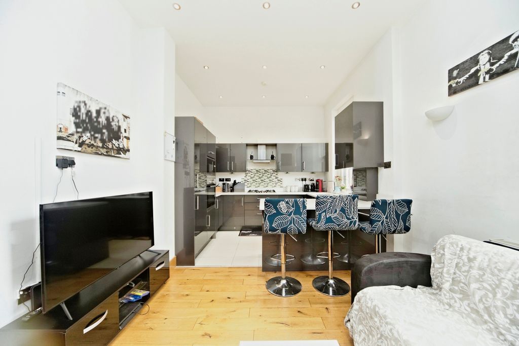 Property photo 1 of 12 Photography