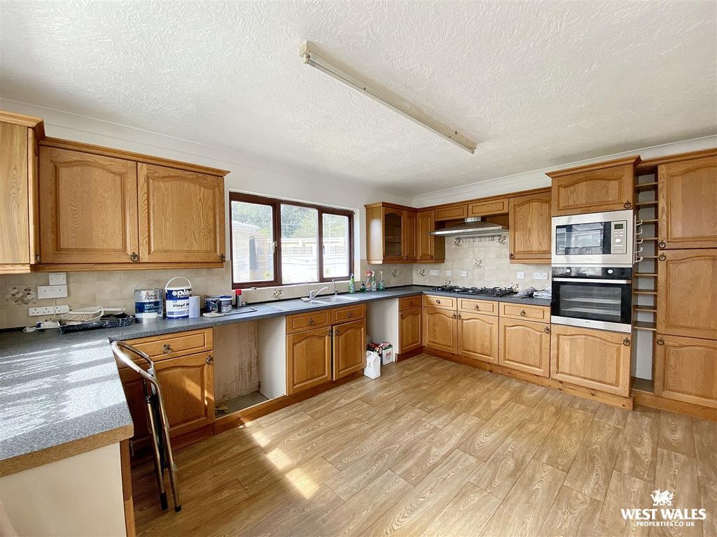 Additional image 4 of 4 bed end terrace house for saleGolden Hill Road, Pembroke SA71