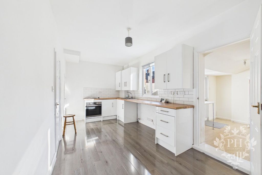 Property photo 3 of 9 Cam02002G0-Pr0279-Still007.Jpg