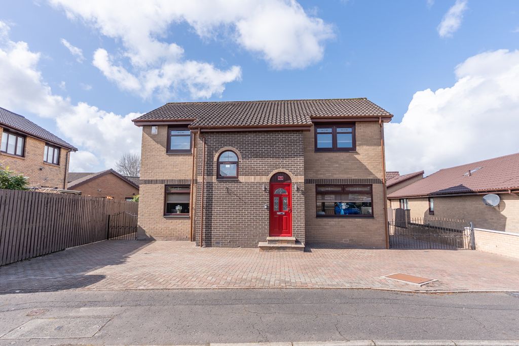 Property photo 1 of 53 4 Bedroom Detached For Sale