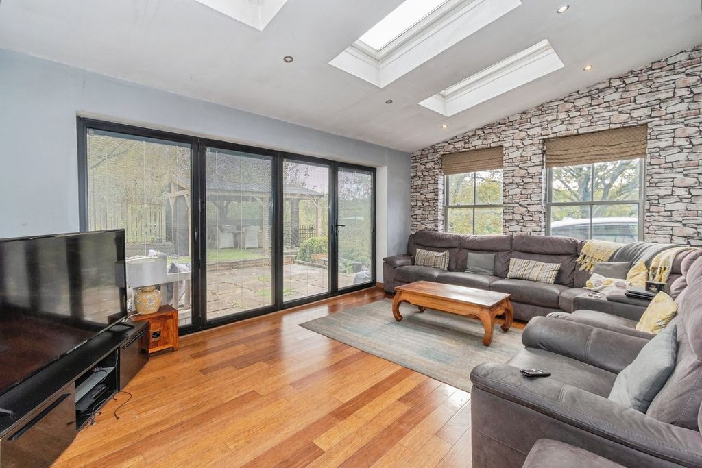 Property photo 3 of 35