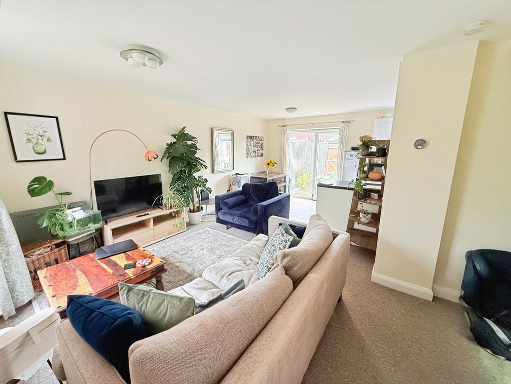 Property photo 3 of 7 Living