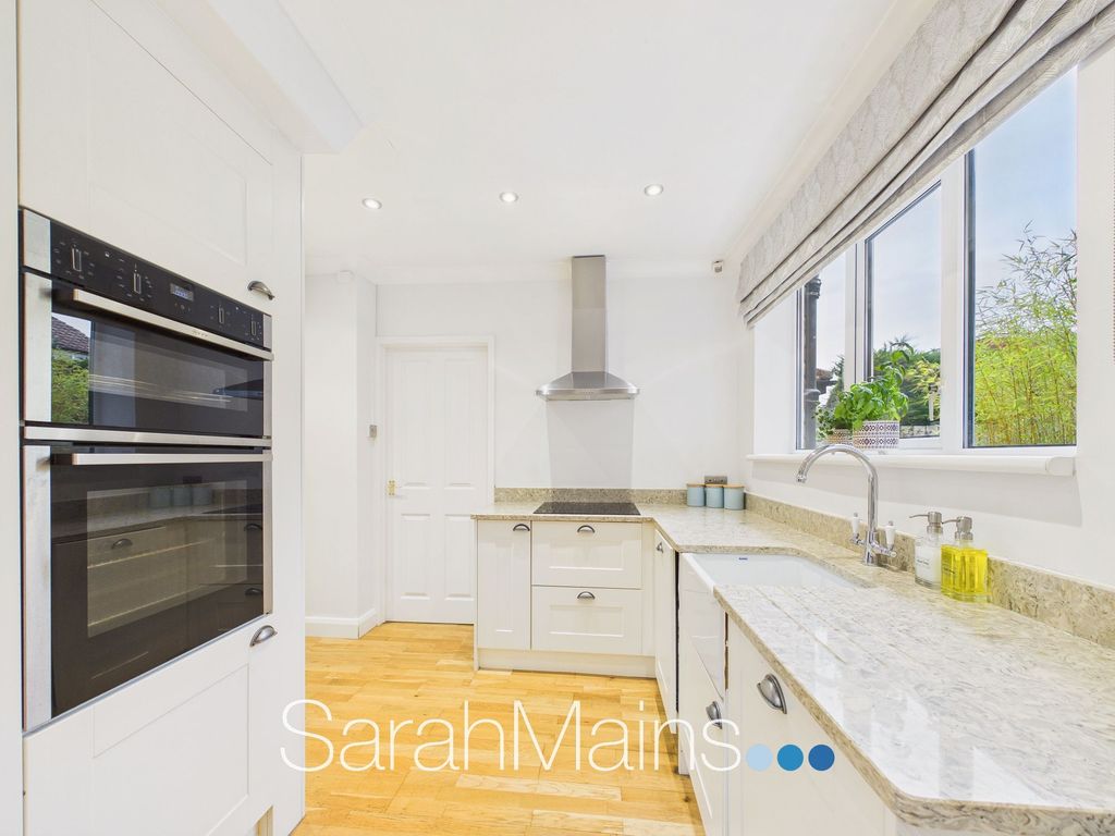 Property photo 3 of 19 Kitchen