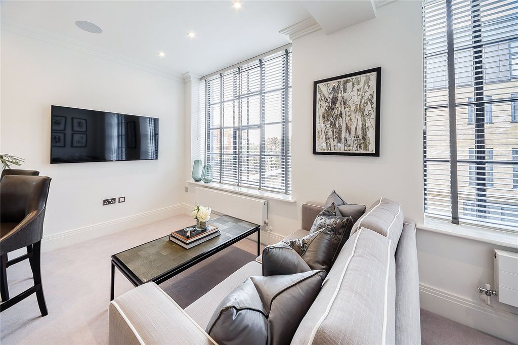 Property photo 1 of 7 Palace Wharf
