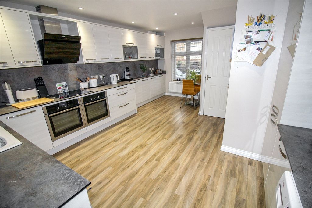 Property photo 2 of 18 Picture No. 01